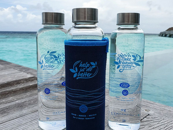 Nachfllbare Wasserflaschen des Kuramathi Maldives Resorts